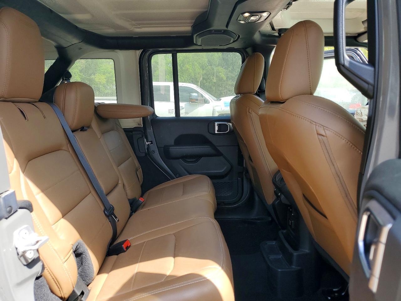 2022 Jeep Wrangler Unlimited Sahara - zdjęcie 10