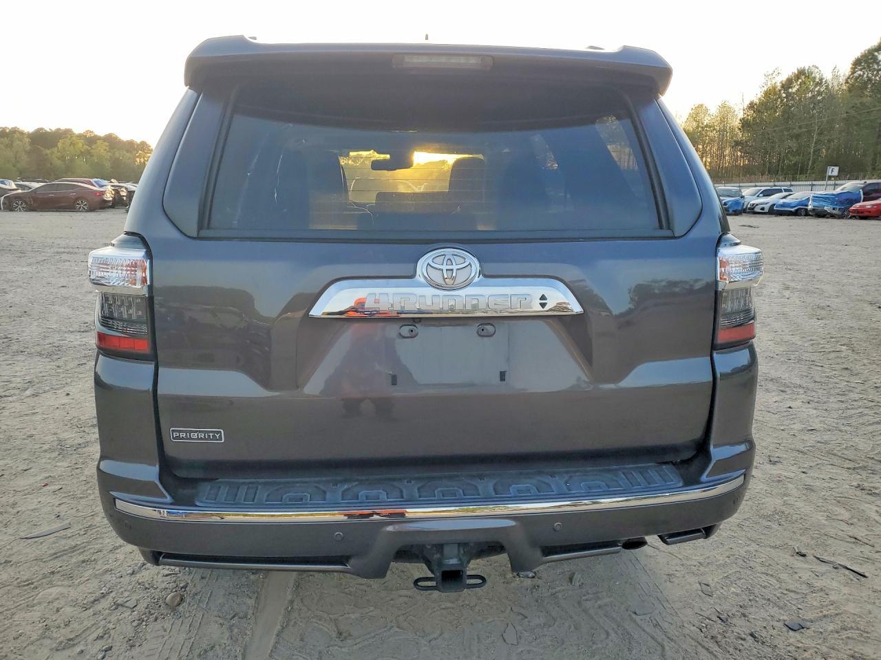 2020 Toyota 4 Runner - zdjęcie 6