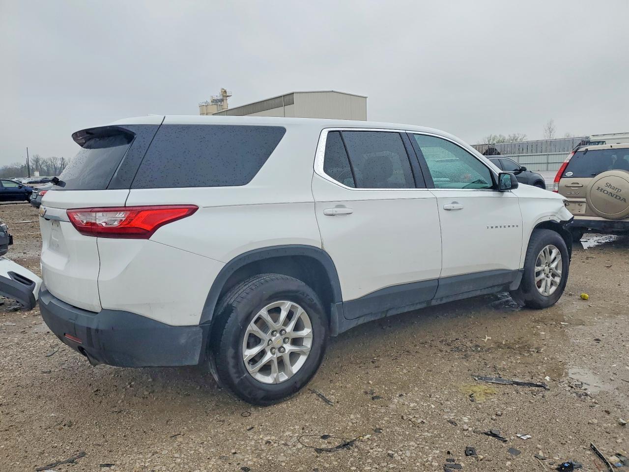 2021 Chevrolet Traverse Ls - zdjęcie 3
