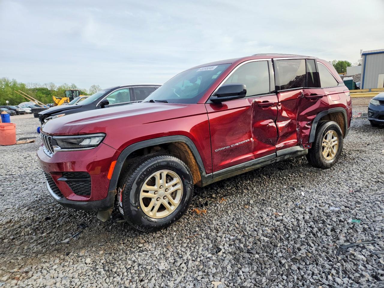 2023 Jeep Grand Cherokee Laredo - zdjęcie główne