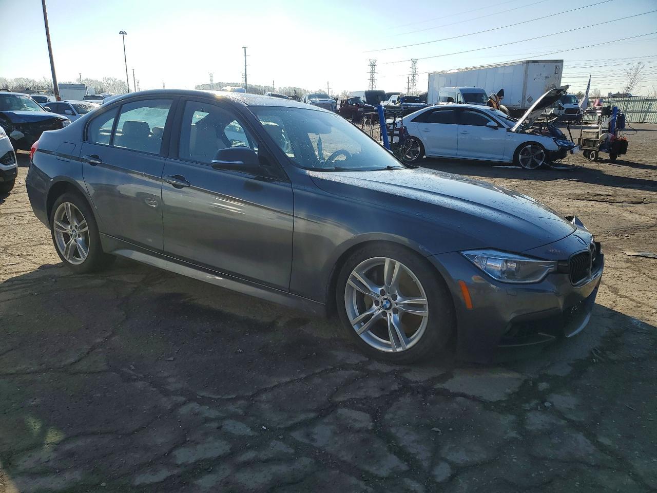 2015 BMW 335 Xi - zdjęcie 4