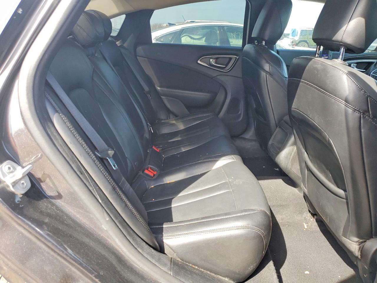 2015 Chrysler 200 Limited - zdjęcie 10