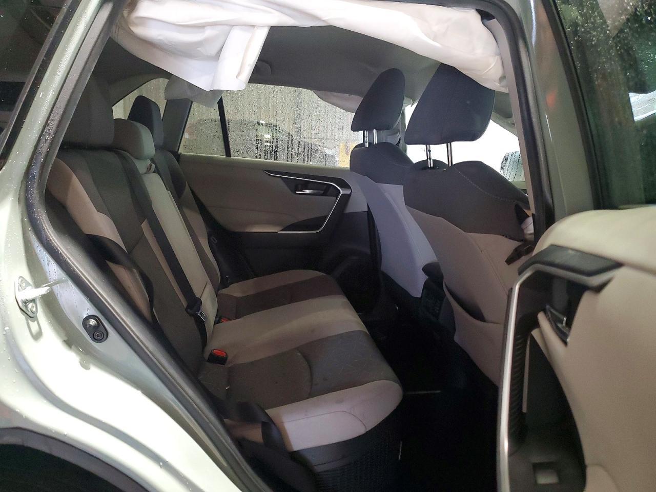 2021 Toyota Rav4 Hybrid Xle - zdjęcie 11