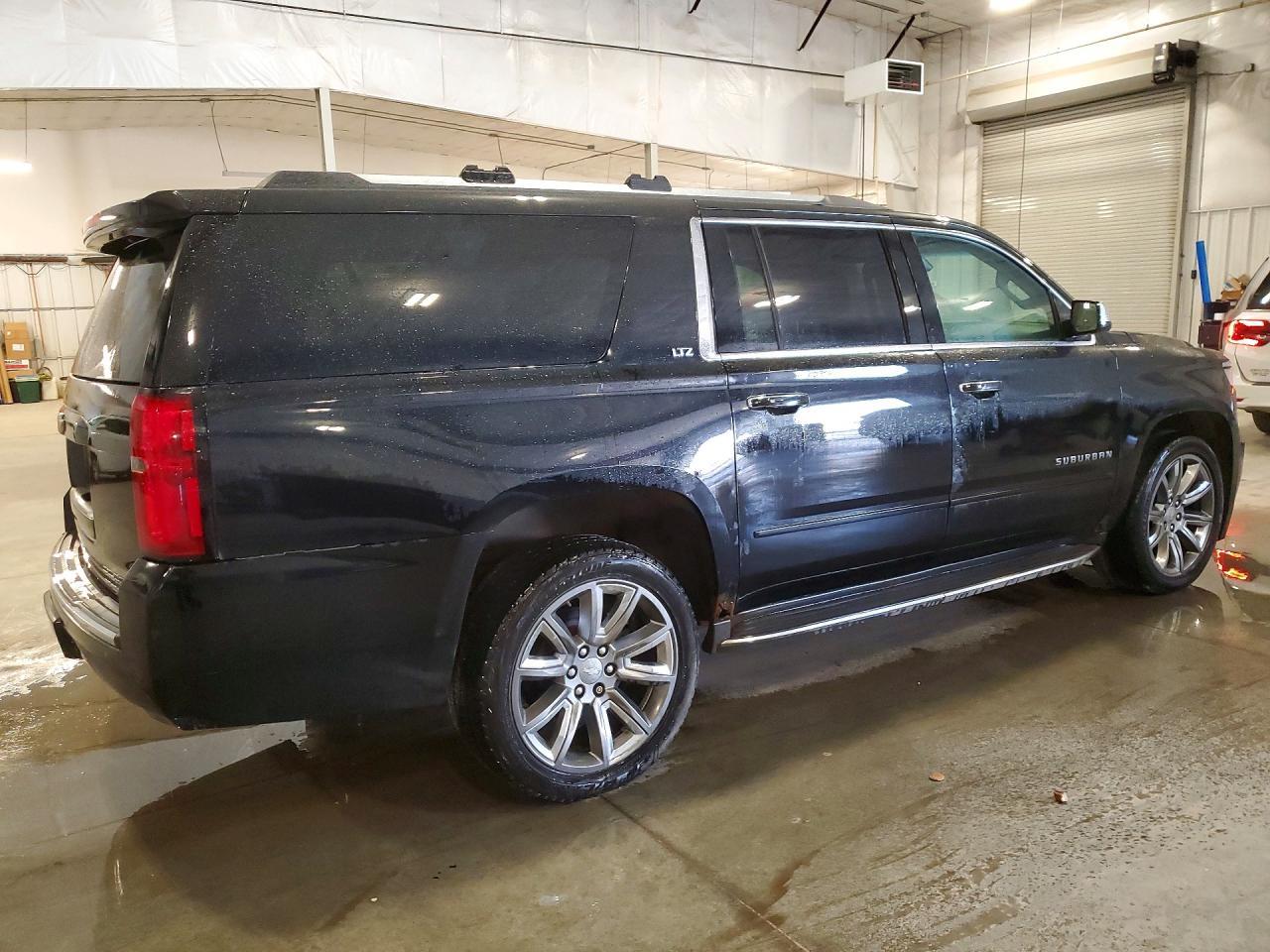 2015 Chevrolet Suburban K1500 Ltz - zdjęcie 3