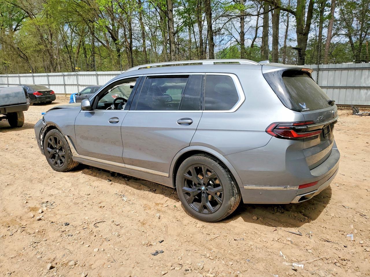 2025 BMW X7 xDrive40I - zdjęcie 2