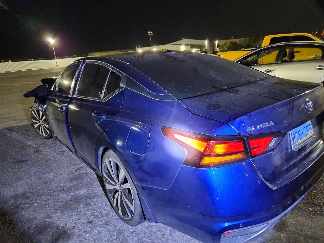 2020 Nissan Altima Sr - zdjęcie 2