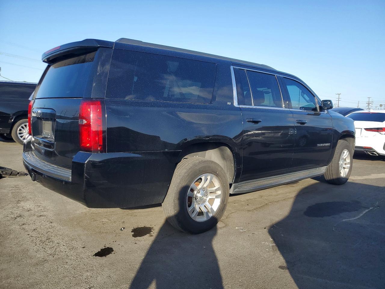 2019 Chevrolet Suburban - zdjęcie 3