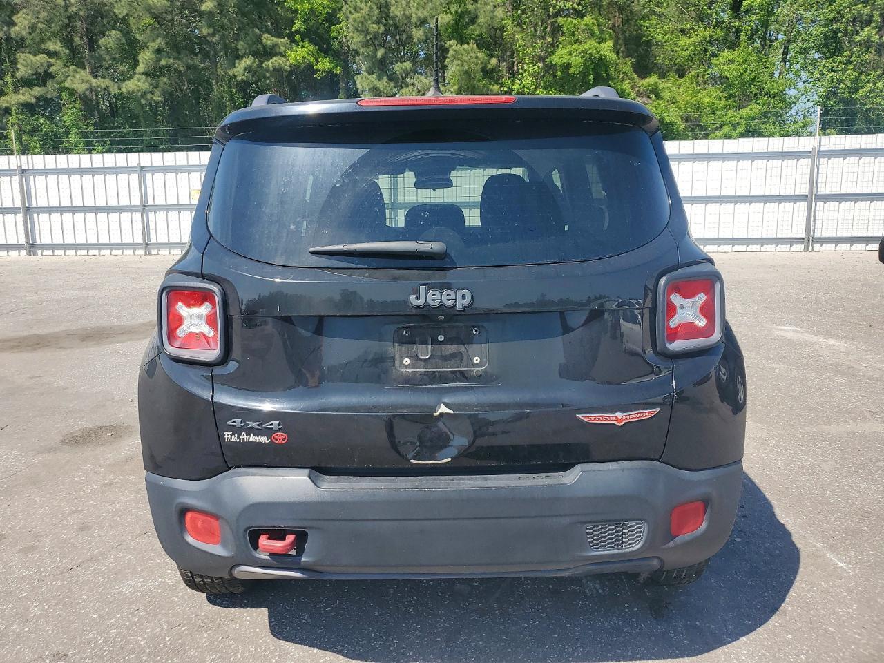 2015 Jeep Renegade Trailhawk - zdjęcie 21
