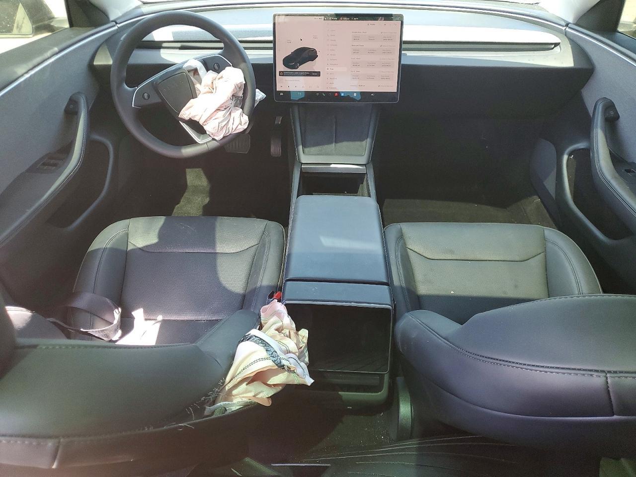 2025 Tesla Model 3 - zdjęcie 8