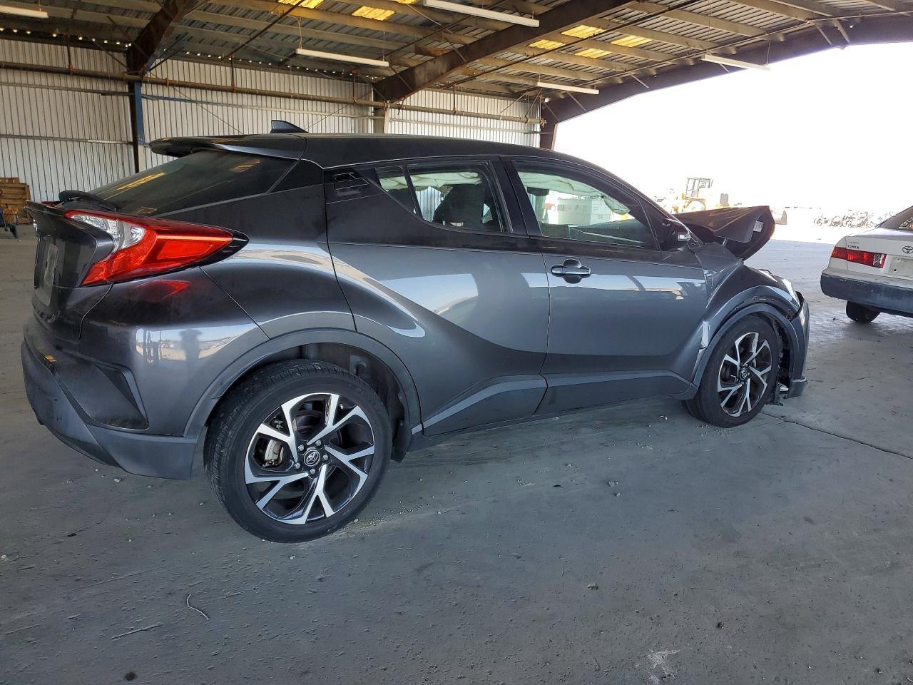 2018 Toyota C-Hr Xle Premium - zdjęcie 3