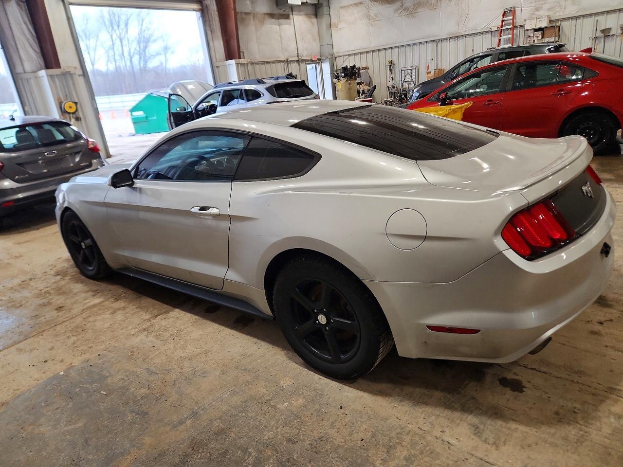 2016 Ford Mustang - zdjęcie 2