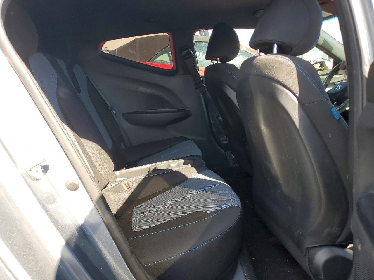 2019 Hyundai Veloster 2.0L - zdjęcie 10
