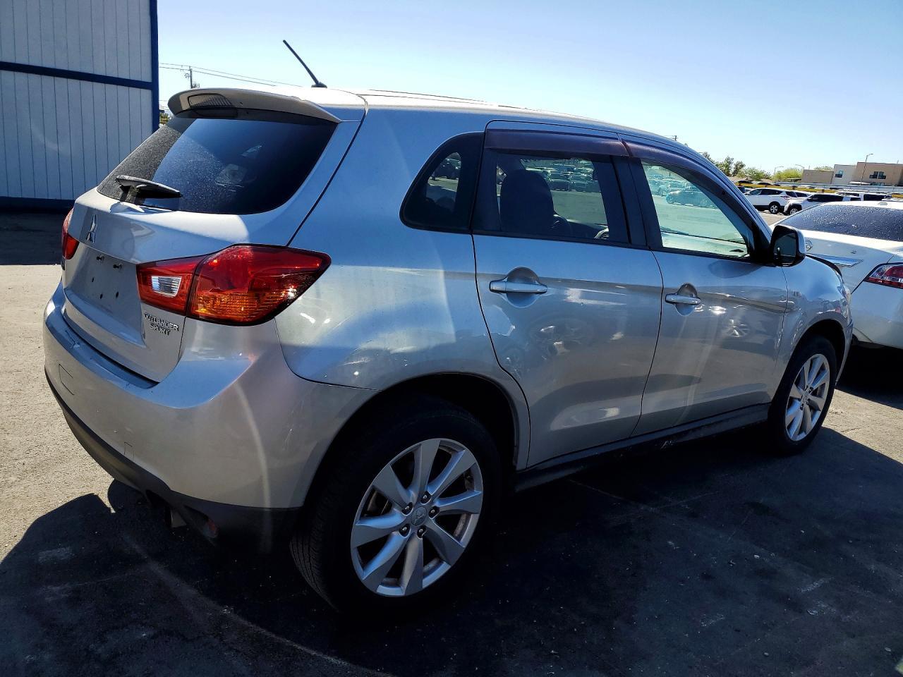 2014 Mitsubishi Outlander Sport Es - zdjęcie 3