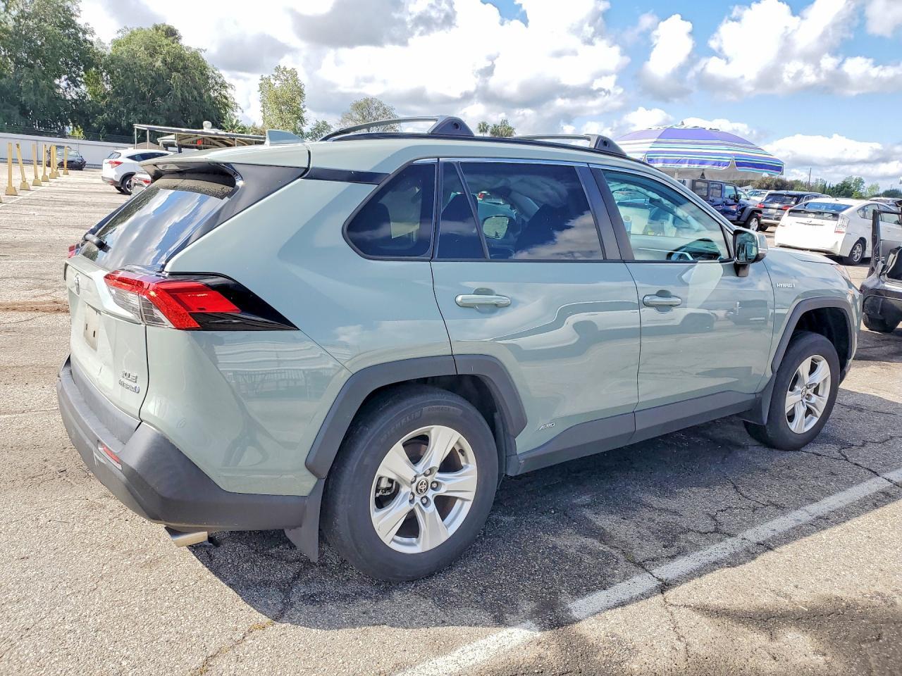 2021 Toyota Rav4 Hybrid Xle - zdjęcie 3