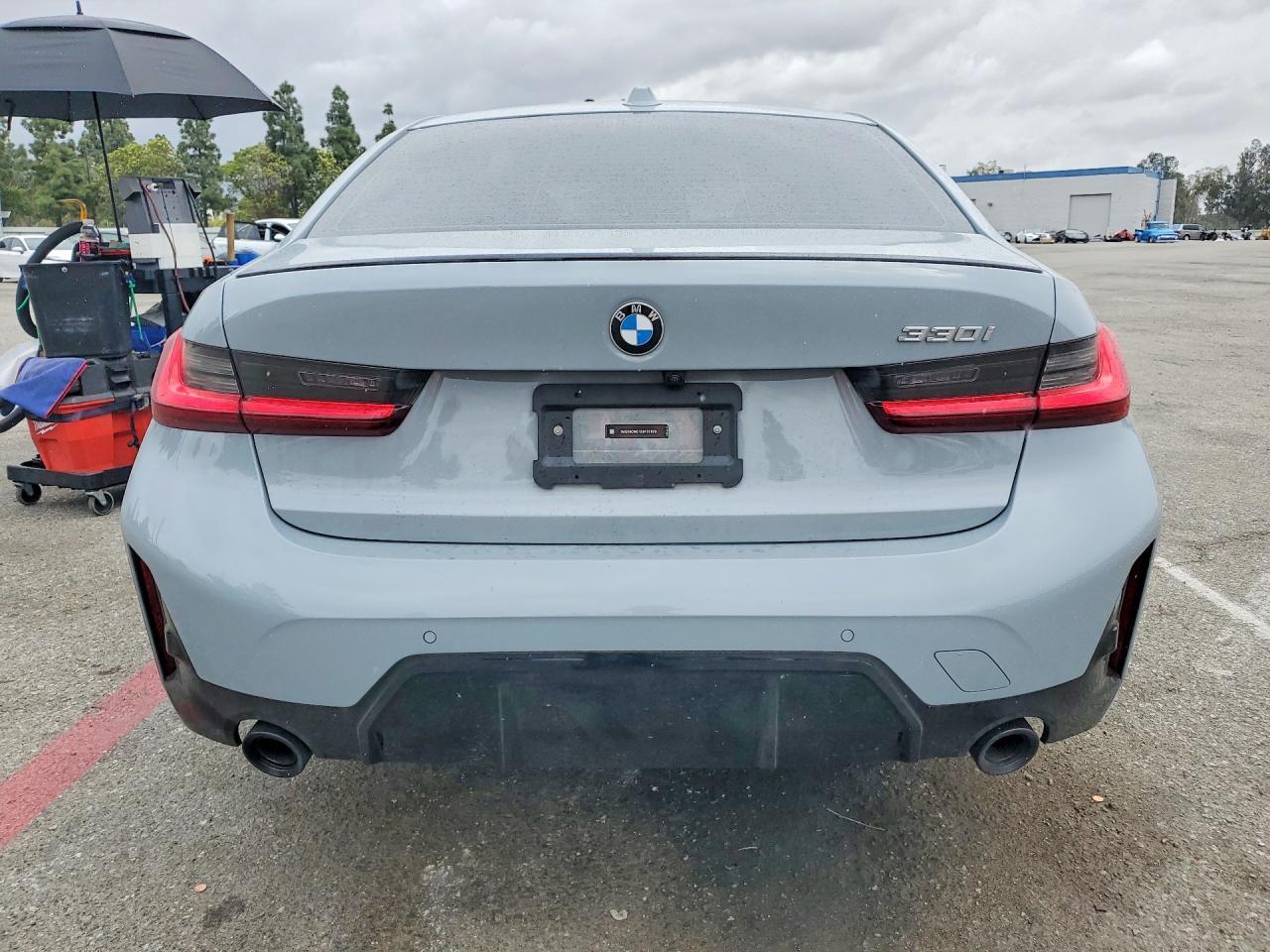 2025 BMW 330I - zdjęcie 6