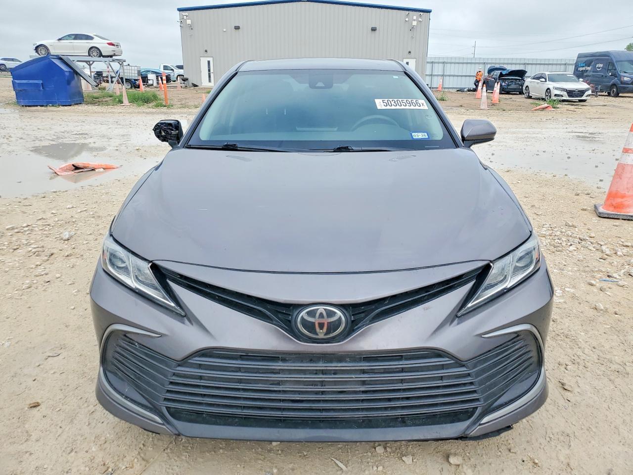 2022 Toyota Camry Le - zdjęcie 5