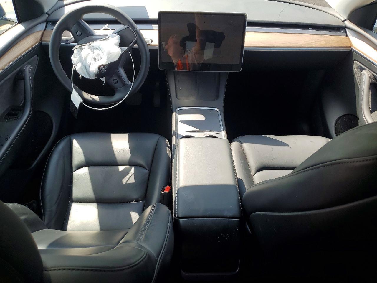 2025 Tesla Model Y - zdjęcie 8