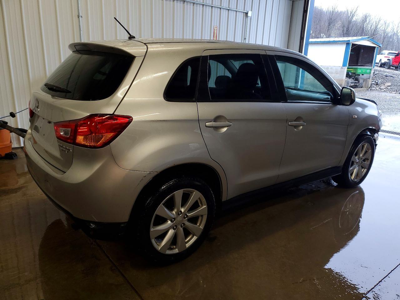 2014 Mitsubishi Outlander Sport Es - zdjęcie 3