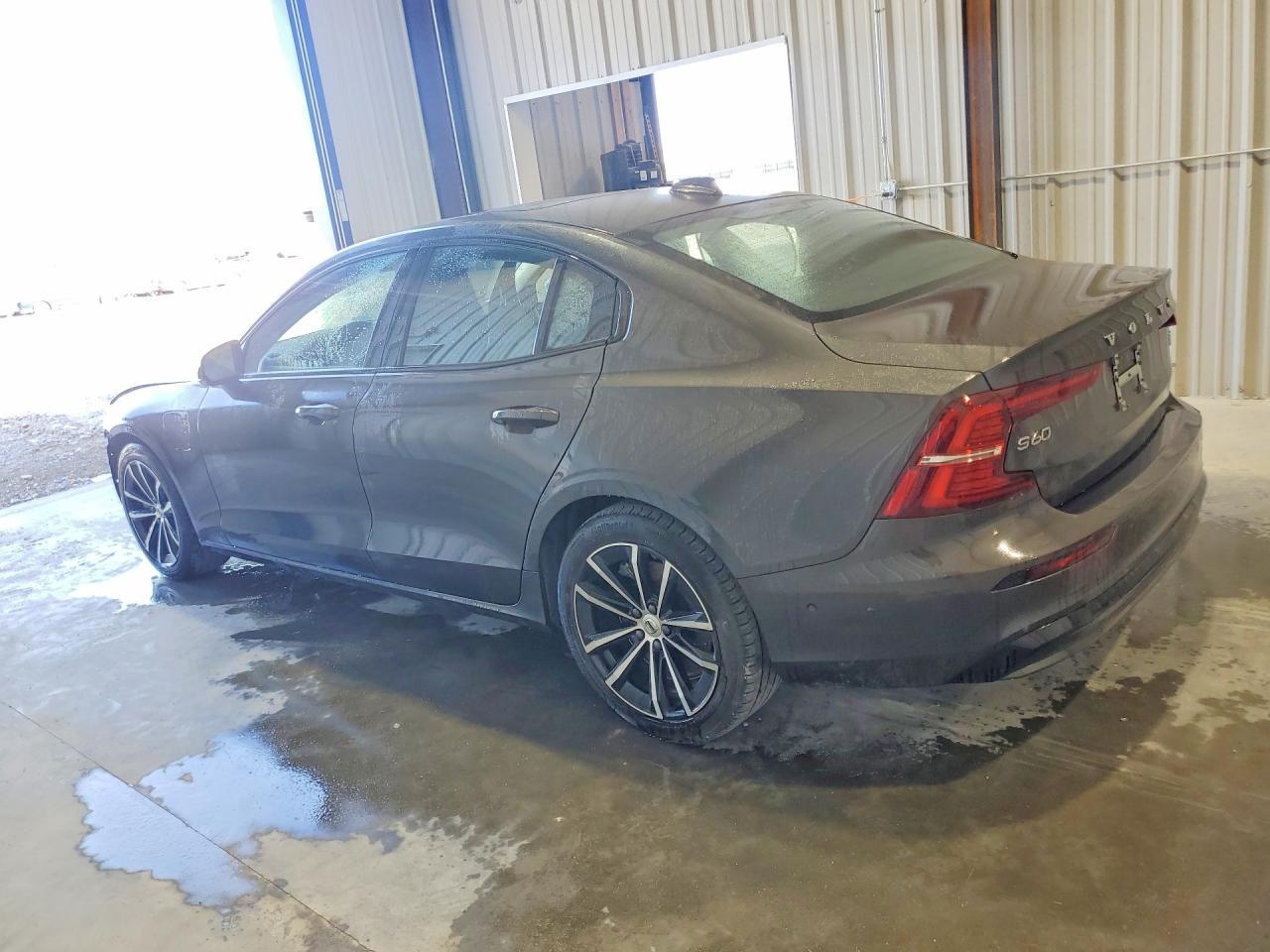2023 Volvo S60 Plus - zdjęcie 2