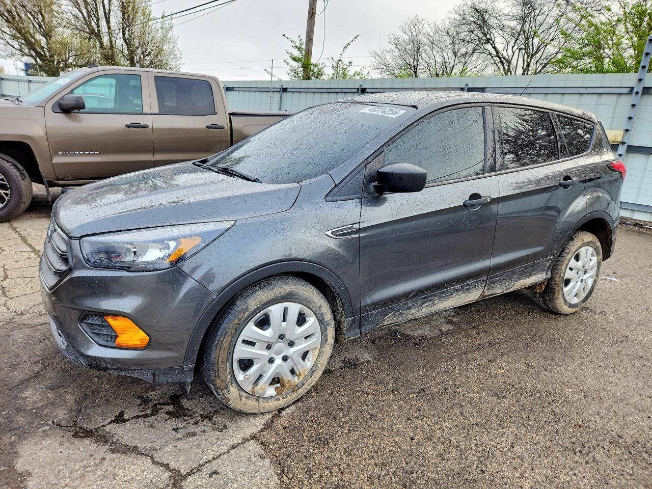 2019 Ford Escape S - zdjęcie główne
