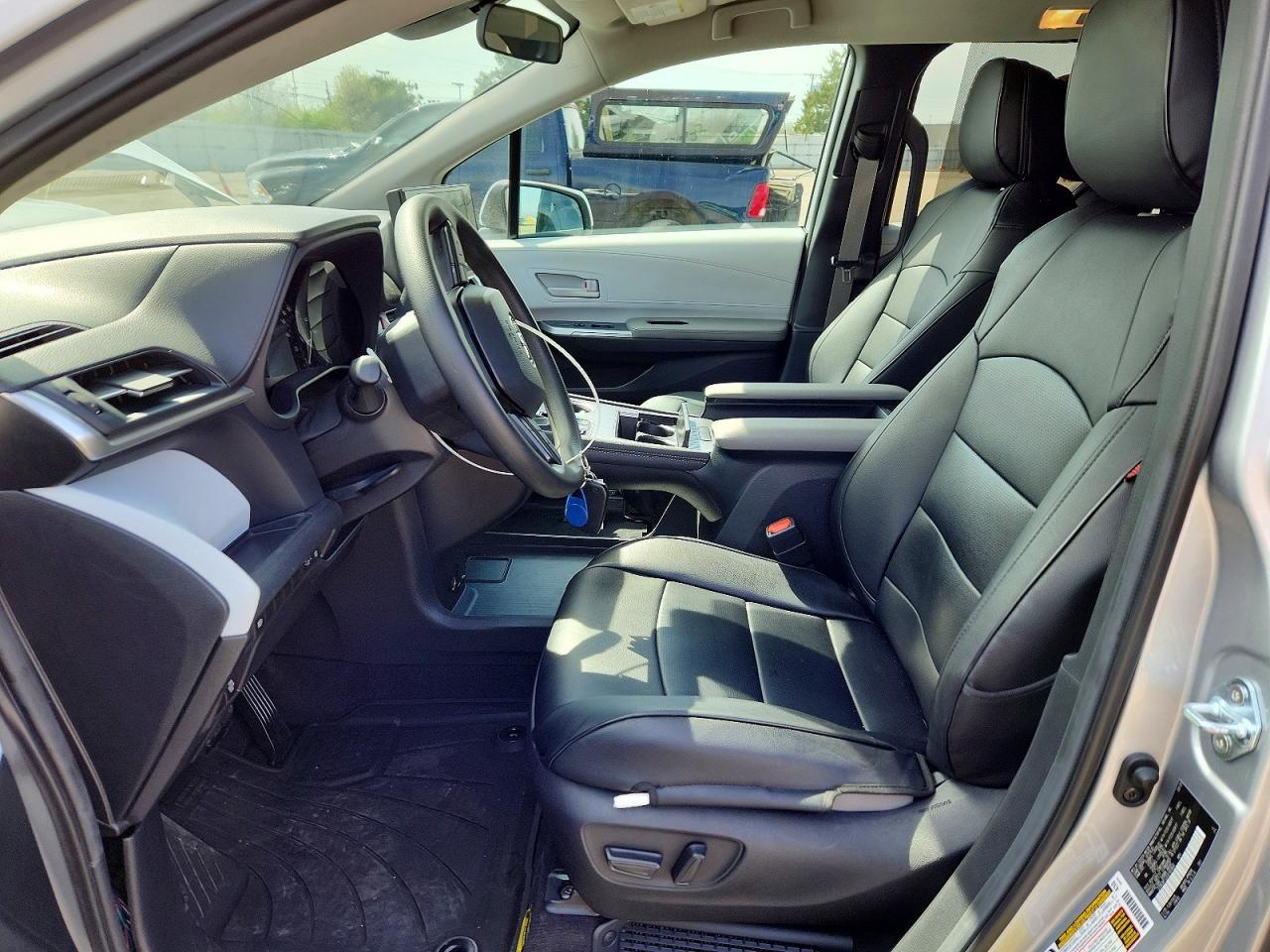 2025 Toyota Sienna Le 8-Passenger - zdjęcie 7