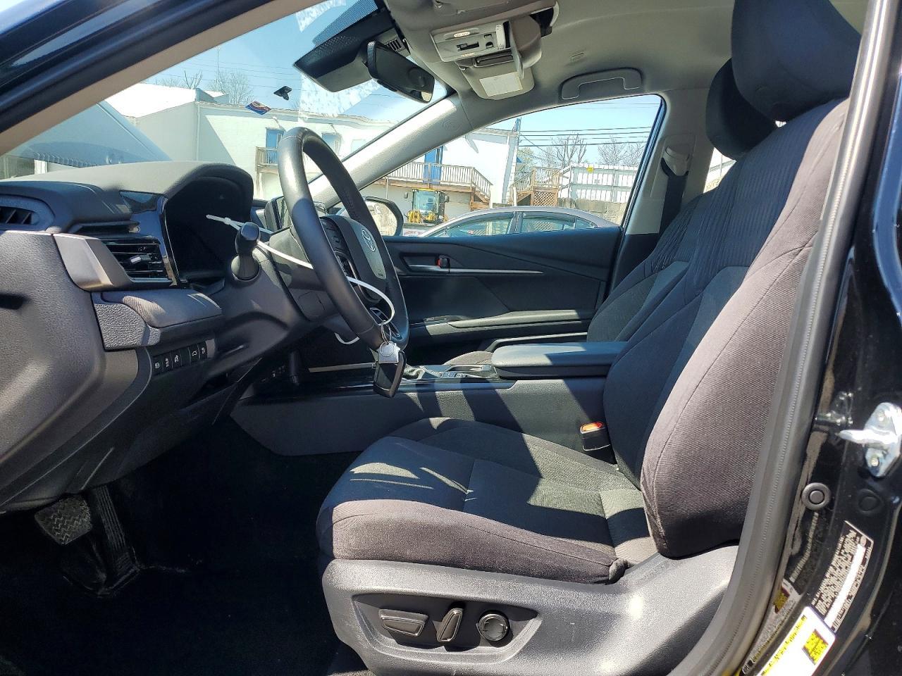 2025 Toyota Camry Le - zdjęcie 7