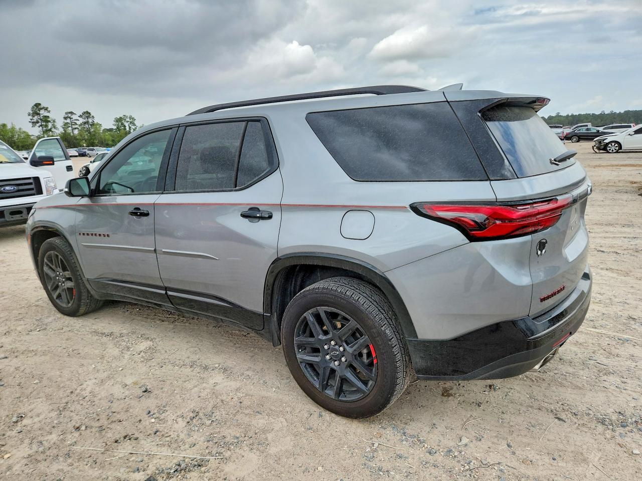 2024 Chevrolet Traverse Limited Premier - zdjęcie 2