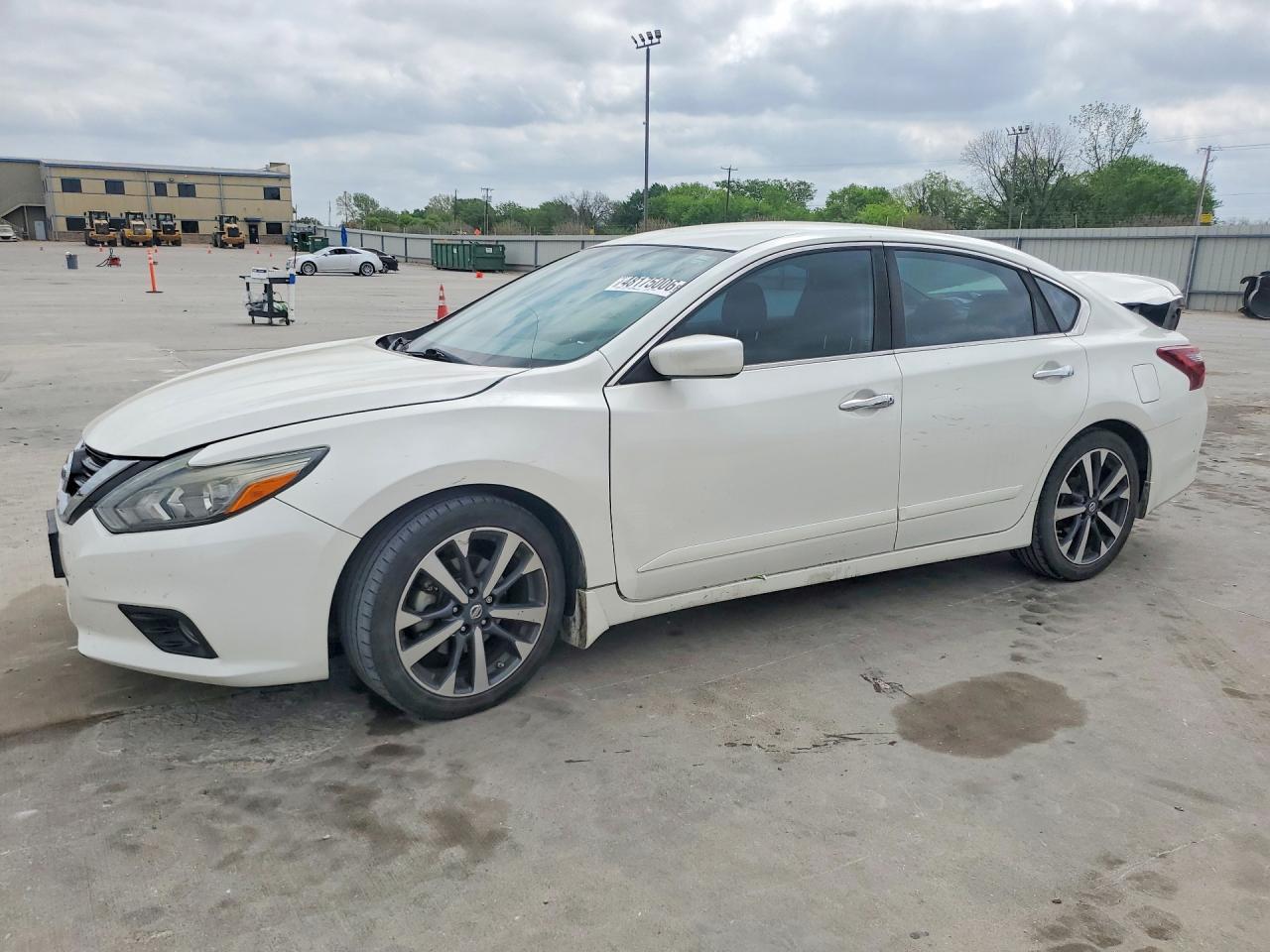 2017 Nissan Altima 2.5 Sr - zdjęcie główne