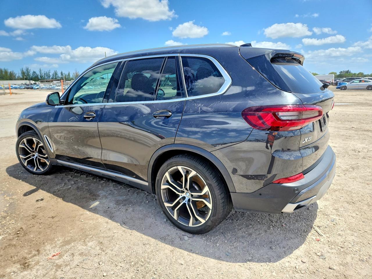 2023 BMW X5 xDrive40I - zdjęcie 2