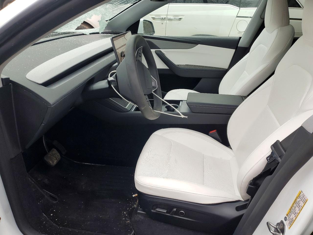 2026 Tesla Model Y - zdjęcie 7