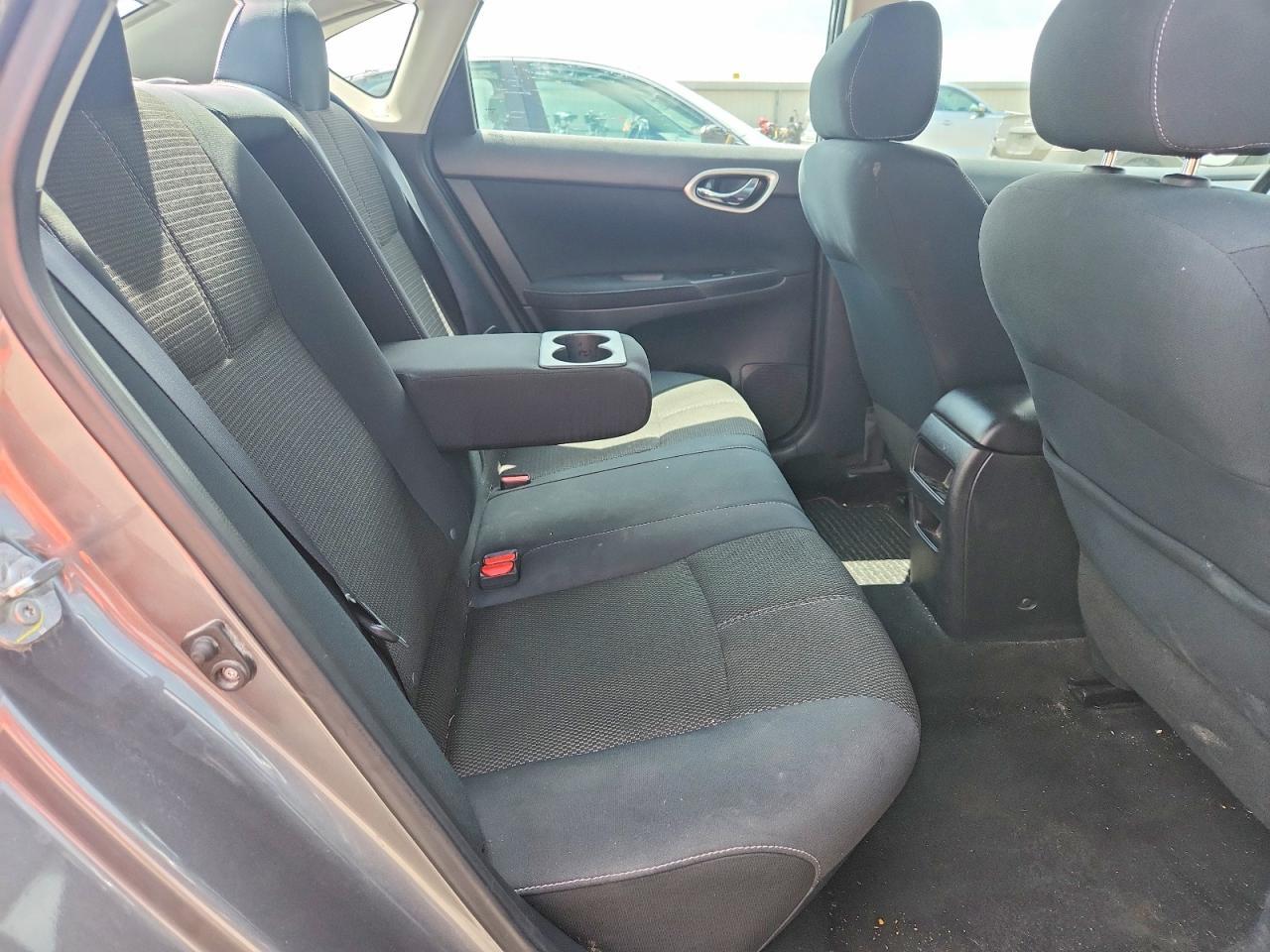 2015 Nissan Sentra S - zdjęcie 10