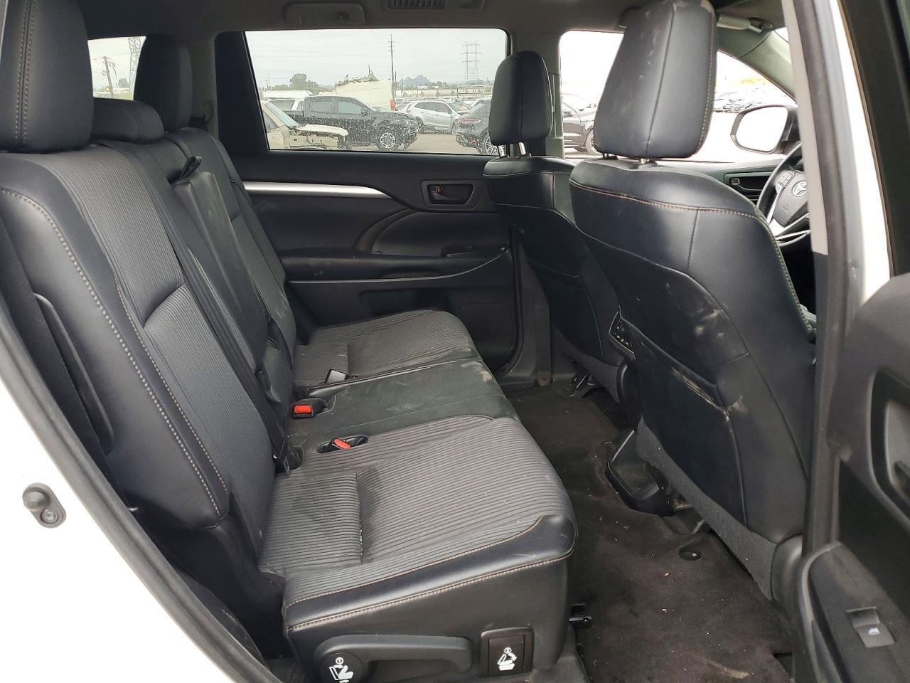 2015 Toyota Highlander Le Plus - zdjęcie 10