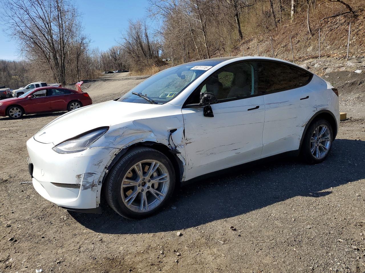 2023 Tesla Model Y - zdjęcie główne
