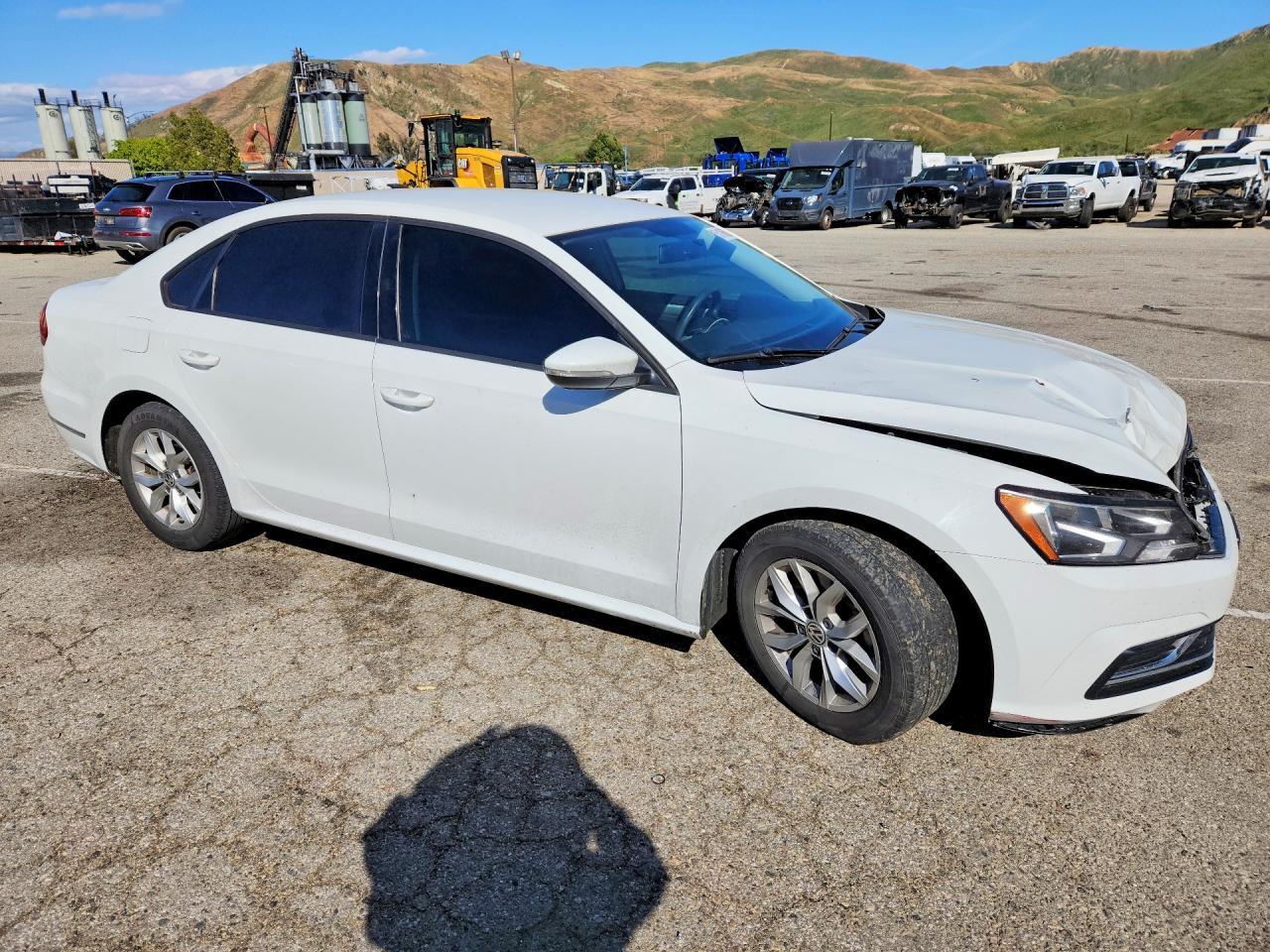 2018 Volkswagen Passat S - zdjęcie 4