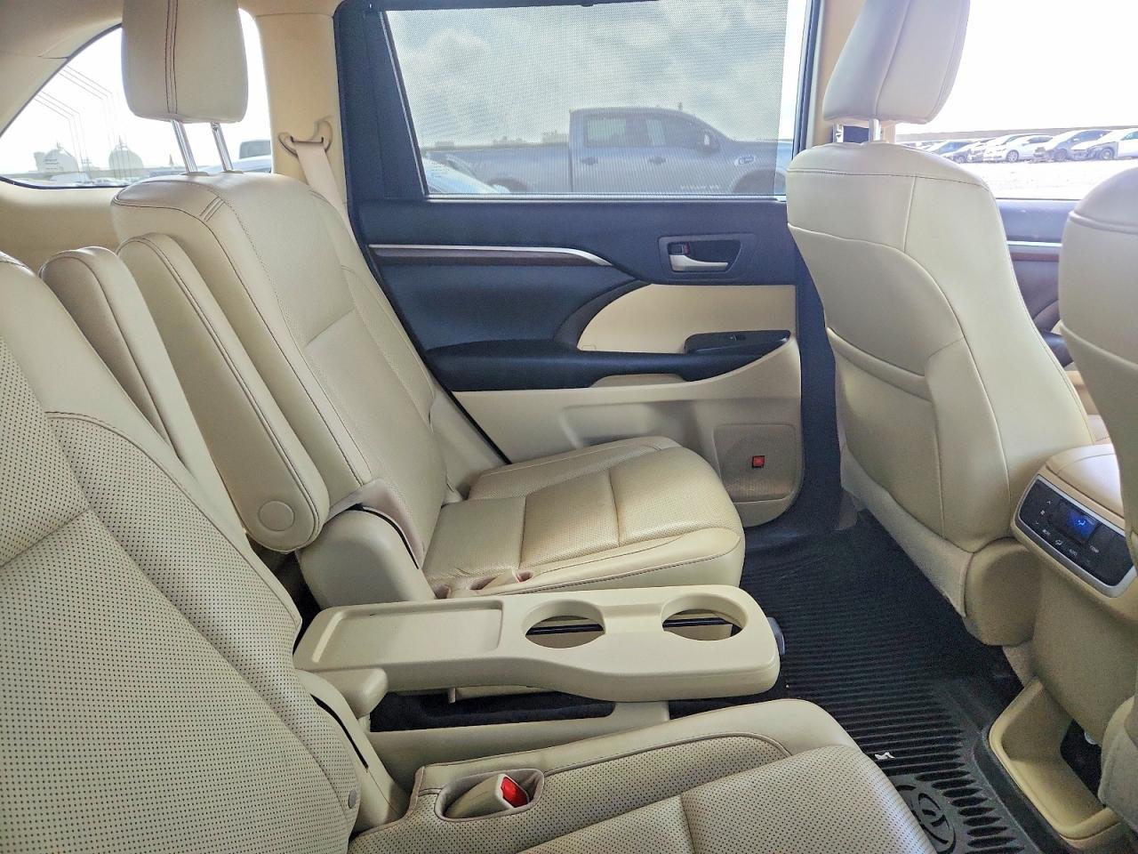 2016 Toyota Highlander Limited - zdjęcie 11