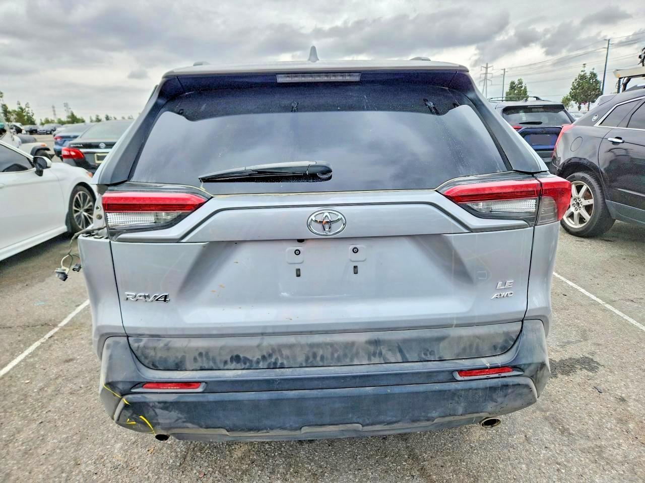 2019 Toyota Rav4 Le - zdjęcie 6