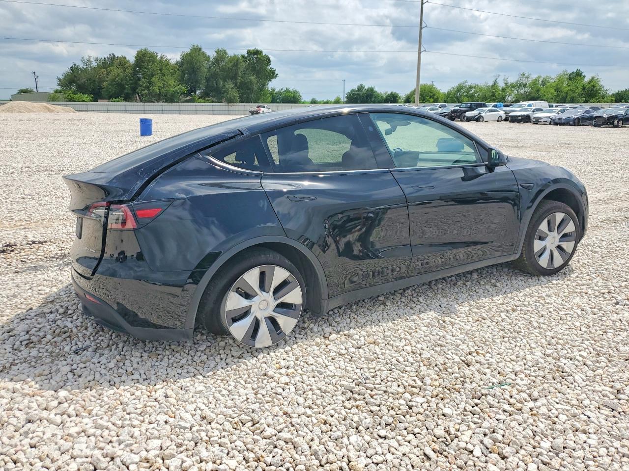 2024 Tesla Model Y - zdjęcie 3