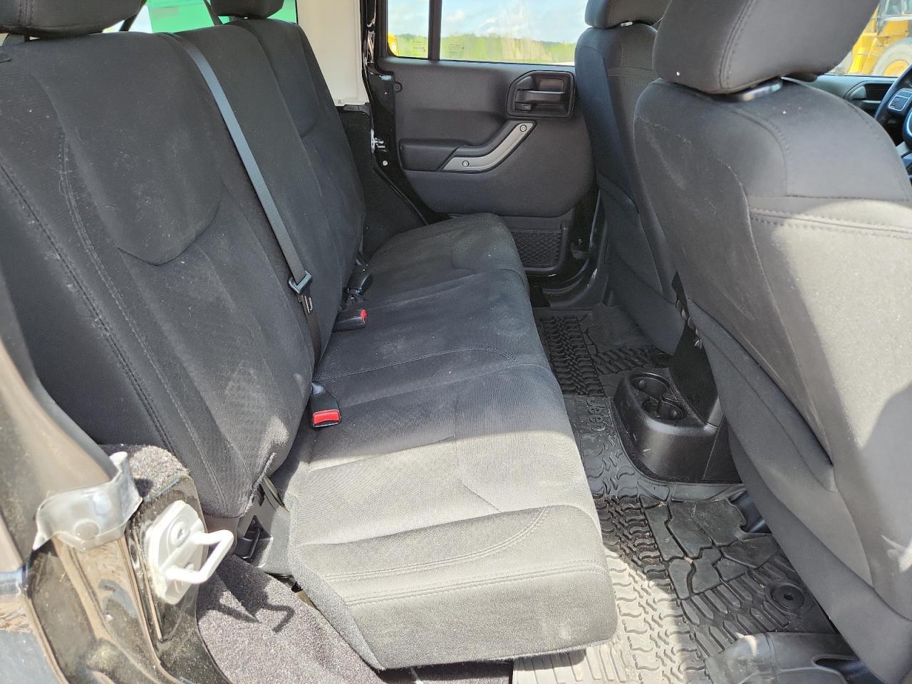 2015 Jeep Wrangler Unlimited Sport - zdjęcie 11