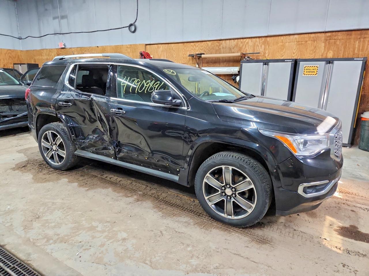 2017 GMC Acadia Denali - zdjęcie 4