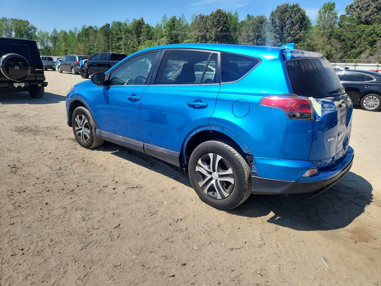 2018 Toyota Rav4 Le - zdjęcie 2