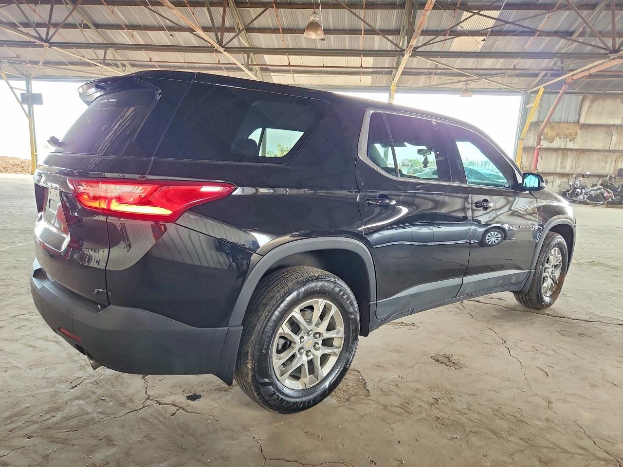 2021 Chevrolet Traverse Ls - zdjęcie 3