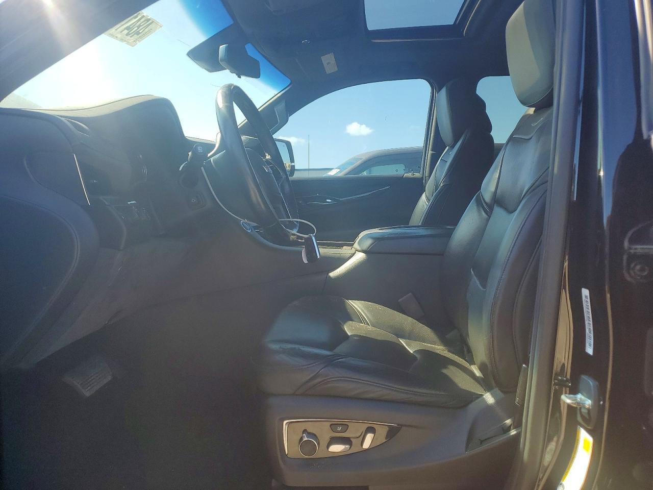 2019 Cadillac Escalade Platinum - zdjęcie 7