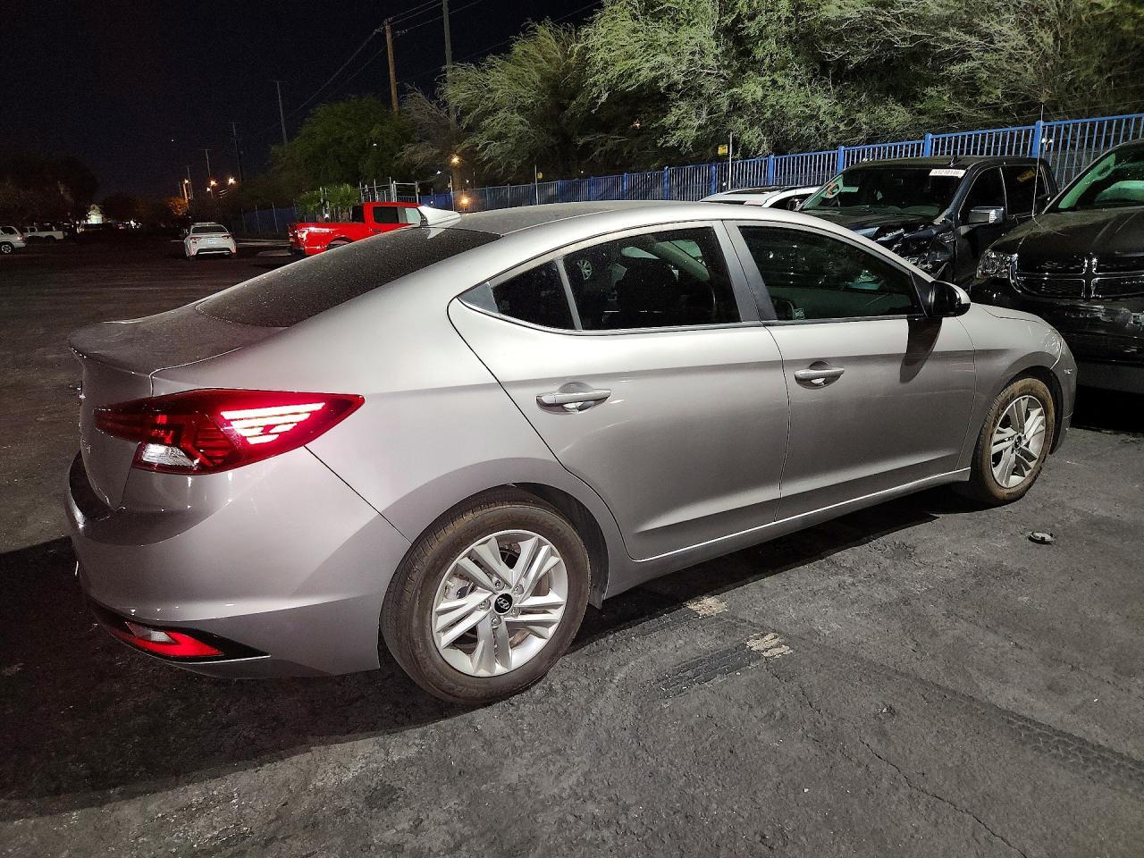 2020 Hyundai Elantra Sel - zdjęcie 3