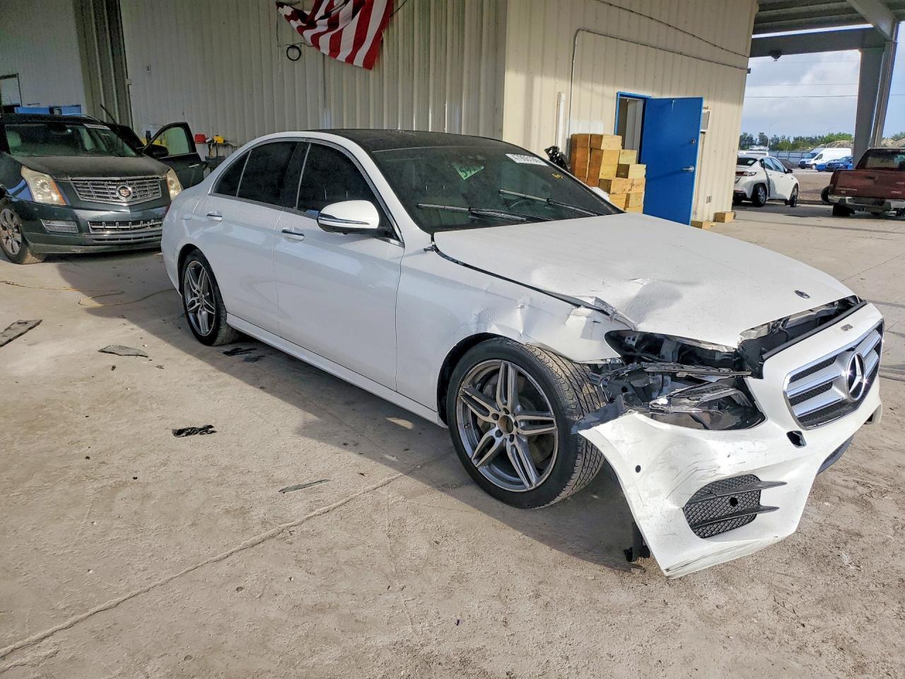 2019 Mercedes-Benz E 300 - zdjęcie 4