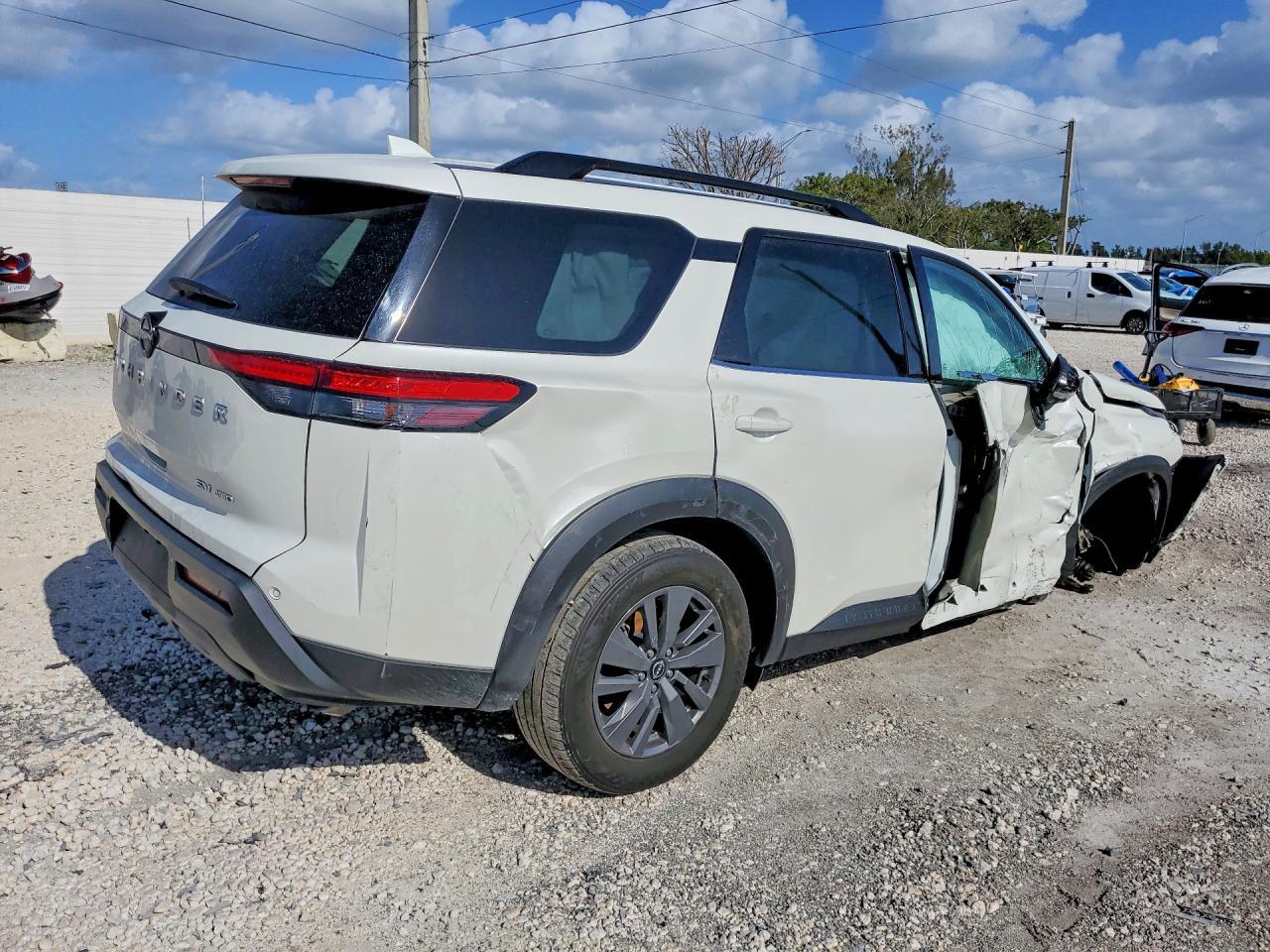 2024 Nissan Pathfinder Sv - zdjęcie 3