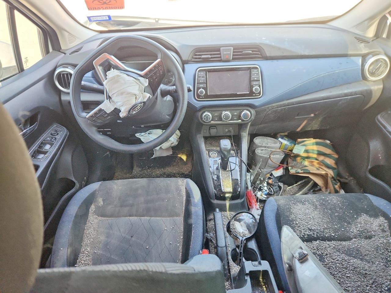 2025 Nissan Versa Sv - zdjęcie 8