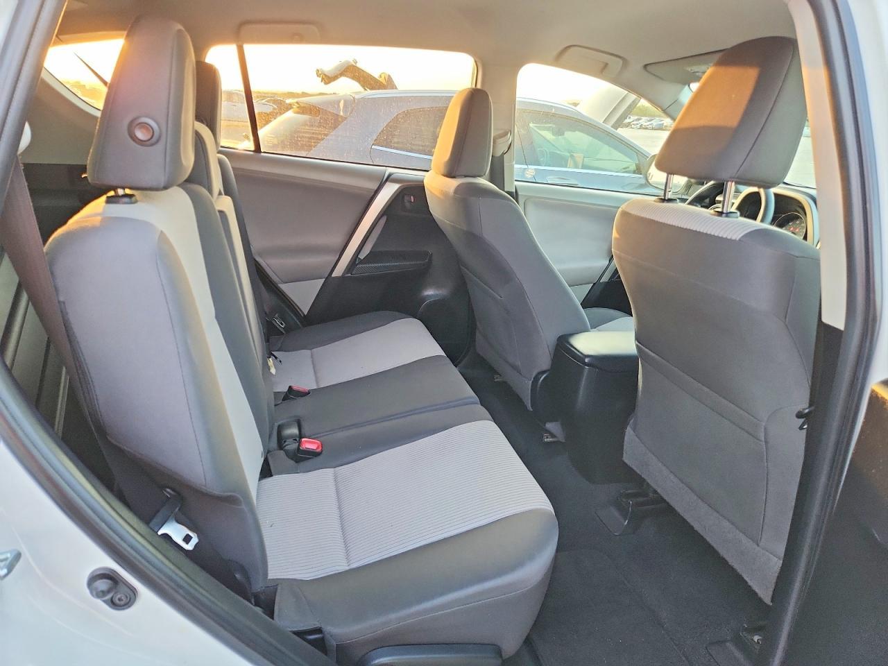 2013 Toyota Rav4 Le - zdjęcie 10