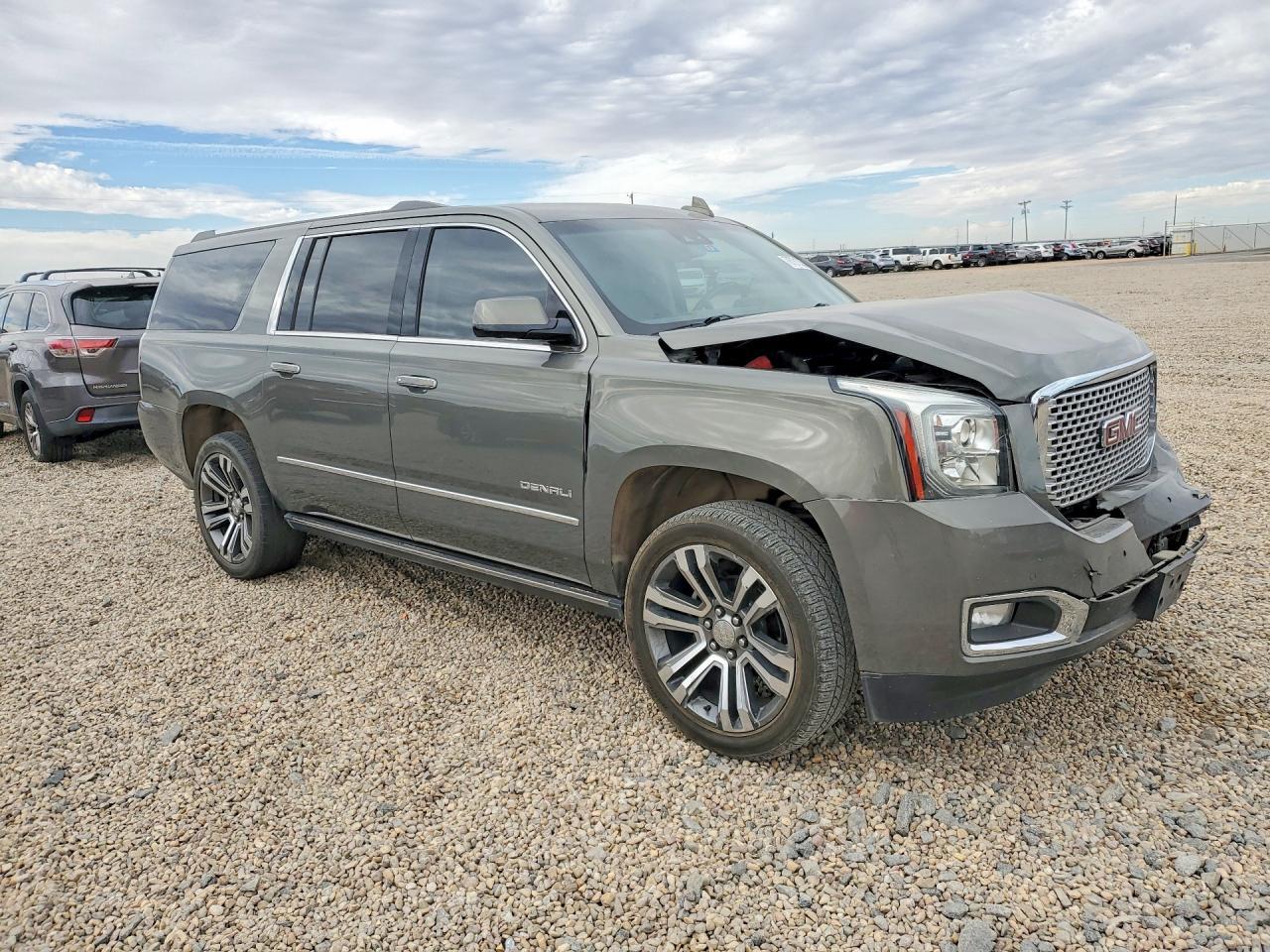 2017 GMC Yukon Xl Denali - zdjęcie 4