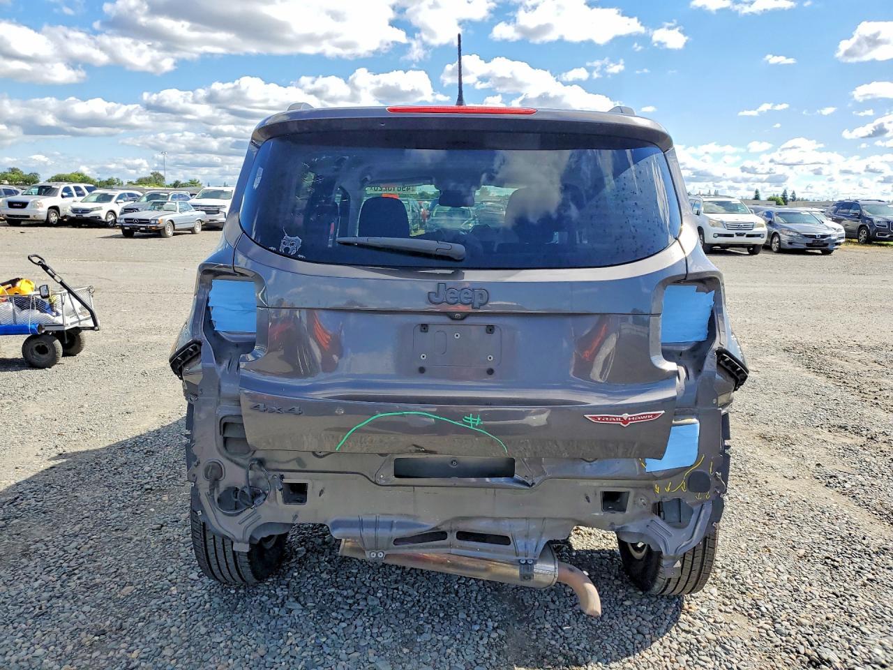 2016 Jeep Renegade Trailhawk - zdjęcie 6