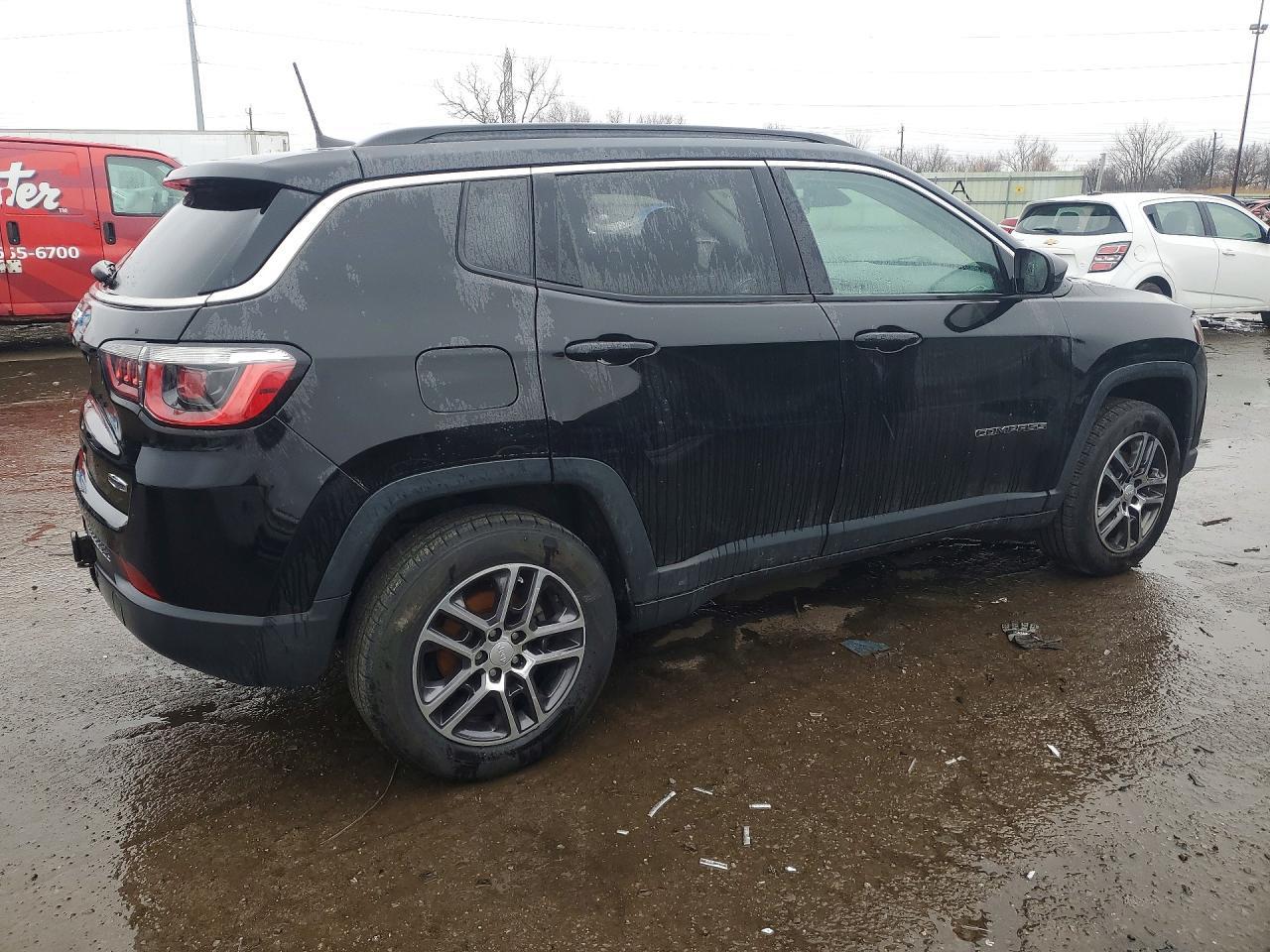 2017 Jeep Compass Latitude - zdjęcie 3
